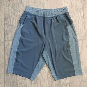 Lululemon Athletica Men's T.H.E. Short Size Medium Black/Gray 11" Inseam.